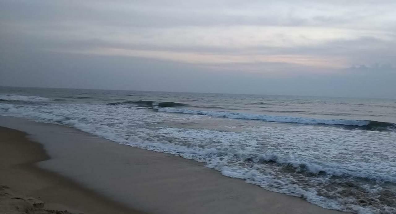 Waves Beach House Pondicherry Exterior photo