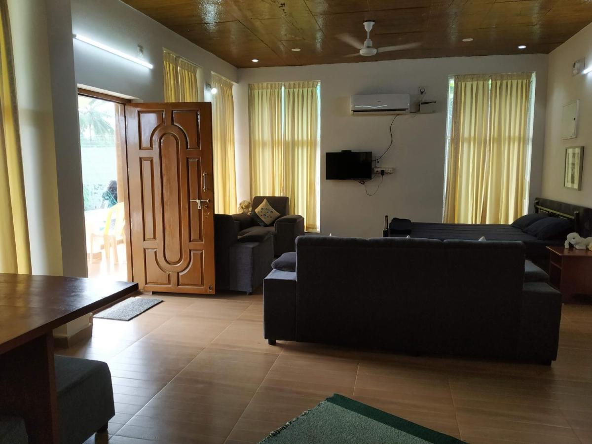 Waves Beach House Pondicherry Exterior photo